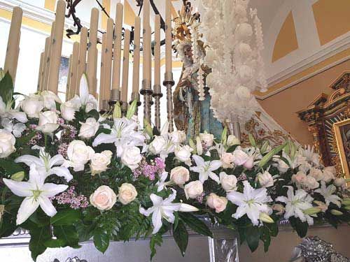 Floristería Clío Altar en flores y velas
