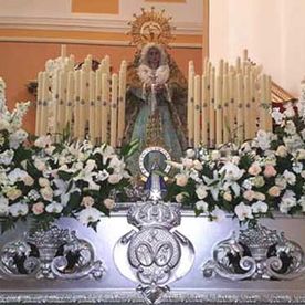 Floristería Clío Altar de virgen con flores