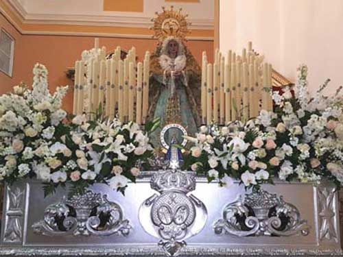 Floristería Clío Altar de virgen con flores